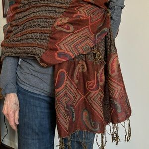 Warm wrap add pizazz to your turtleneck and pants .